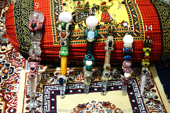 Жезлы из магазина Музаффара в Путтапарти. Фото 1