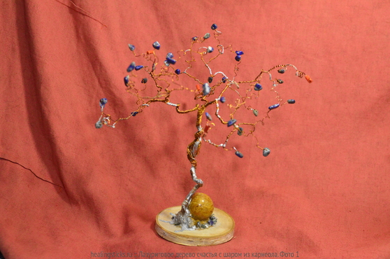 Лазуритовое дерево счастья с шаром из карнеола. Фото 1