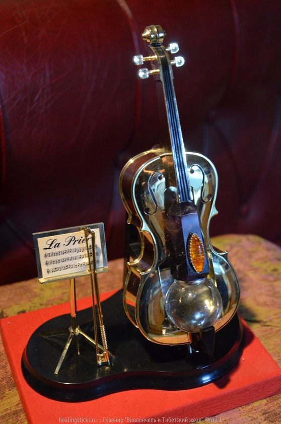 Сувенирная виолончель и Тибетский жезл. Фото 1